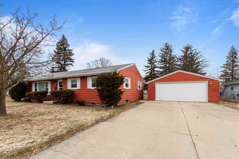 1234 W Parkway Blvd, Appleton, WI 54914 - photo 1