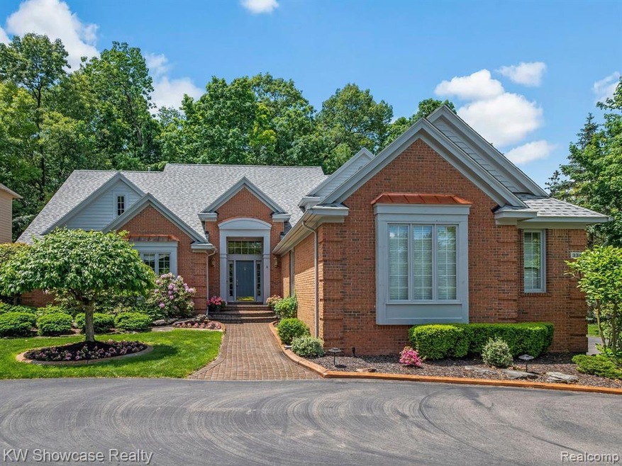 3344 Fox Woods Ct, West Bloomfield, MI 48324 - photo 1