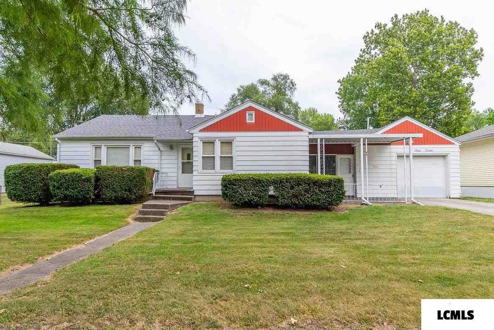 312 Williamette Ave, Lincoln, IL 62656 - photo 1