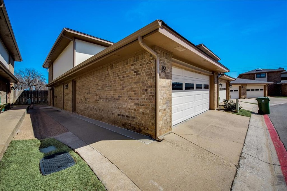 19 Rockwood Cir, Bedford, TX 76021 - photo 1