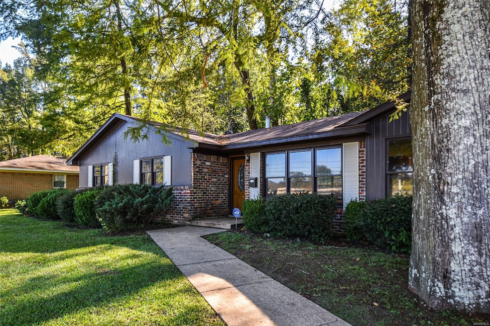 172 Maple St, Prattville, AL 36067 - photo 1