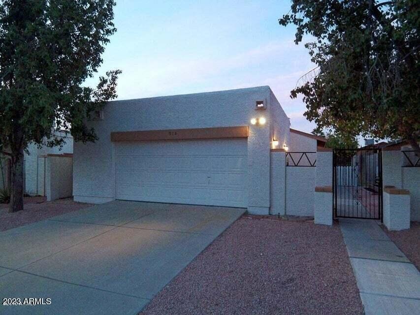 918 E Wahalla Ln, Phoenix, AZ 85024 - photo 1