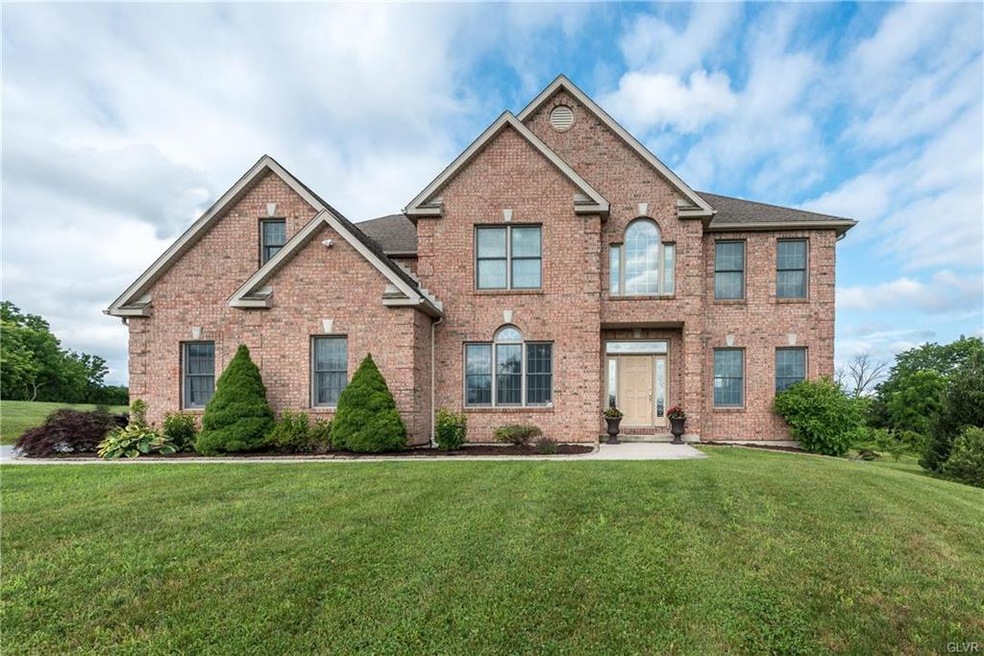 5176 Sparrow Ln, Coplay, PA 18037 - photo 1