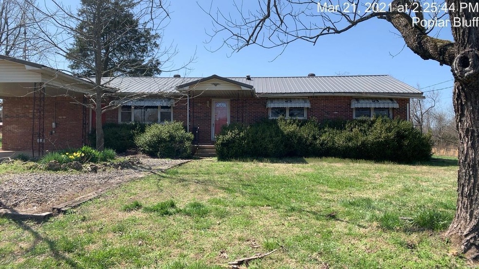7 Cr 4881, Poplar Bluff, MO 63901 - photo 1