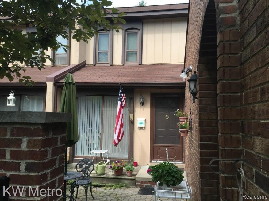 1231 Kirts Blvd unit C, Troy, MI 48084 - photo 1