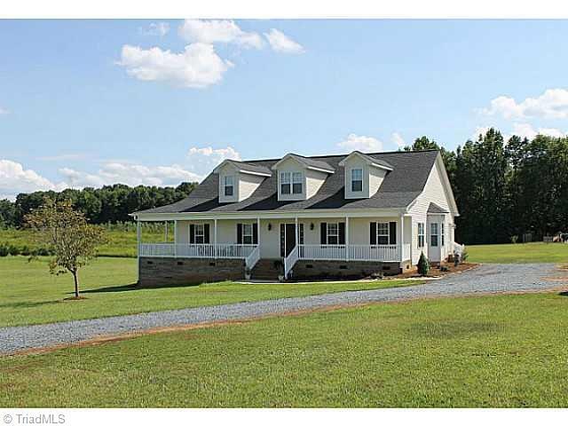 5363 Waynick Meadow Rd, Asheboro, NC 27205 - photo 1