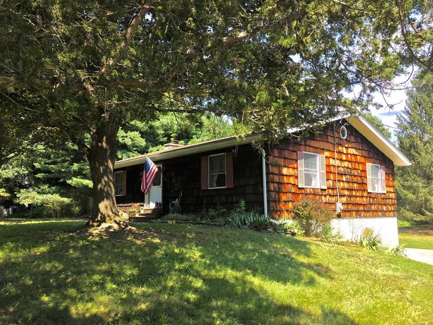 152 Yantz Rd, Red Hook, NY 12571 - photo 1