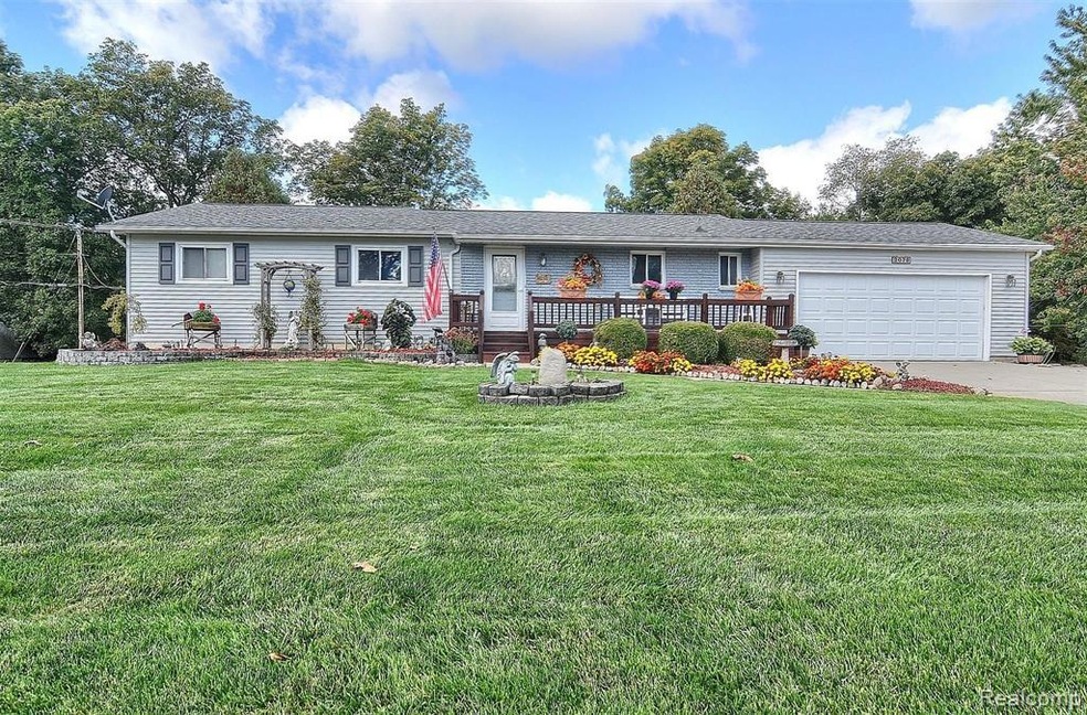 2079 Plum Hollow Cir, Davison, MI 48423 - photo 1