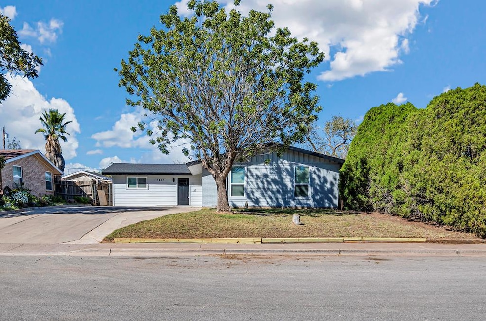 1607 Butternut Ln, Midland, TX 79705 - photo 1