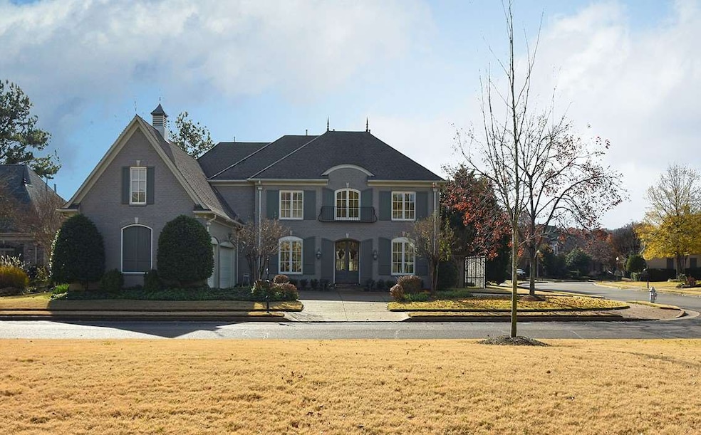 Elegant home with circular drive in golf course co