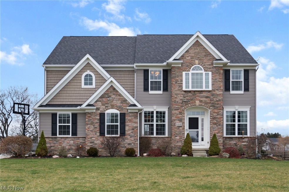 View of front of property featuring a front yard