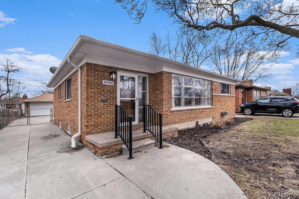 19918 Mauer St, Saint Clair Shores, MI 48080 - photo 1