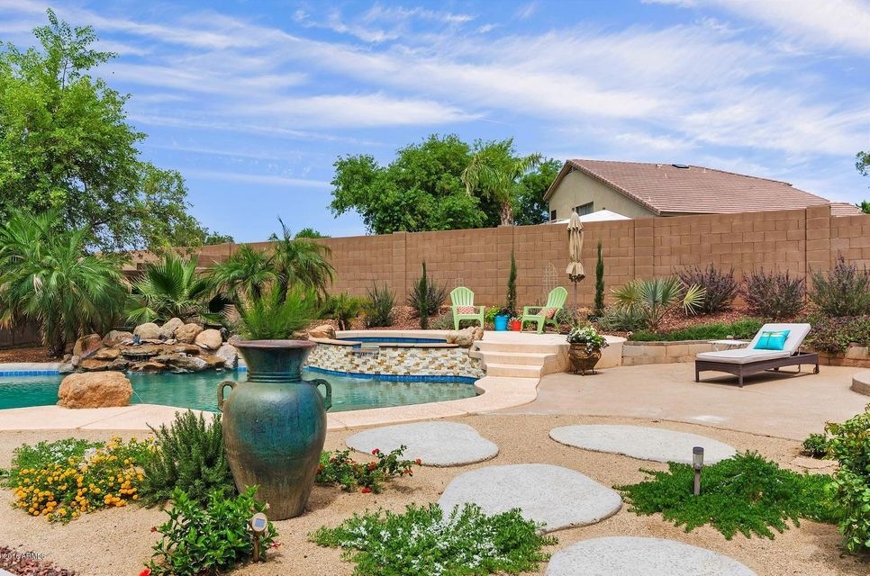 13006 W Valentine Ave El-large-025-31-Ba