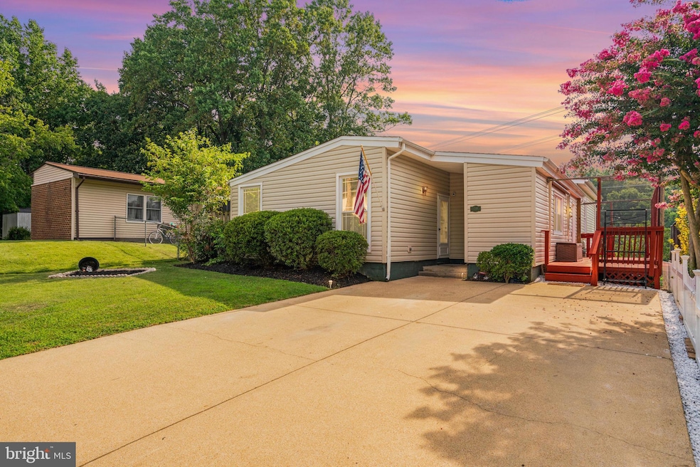 12702 Torrington St, Woodbridge, VA 22192 - photo 1