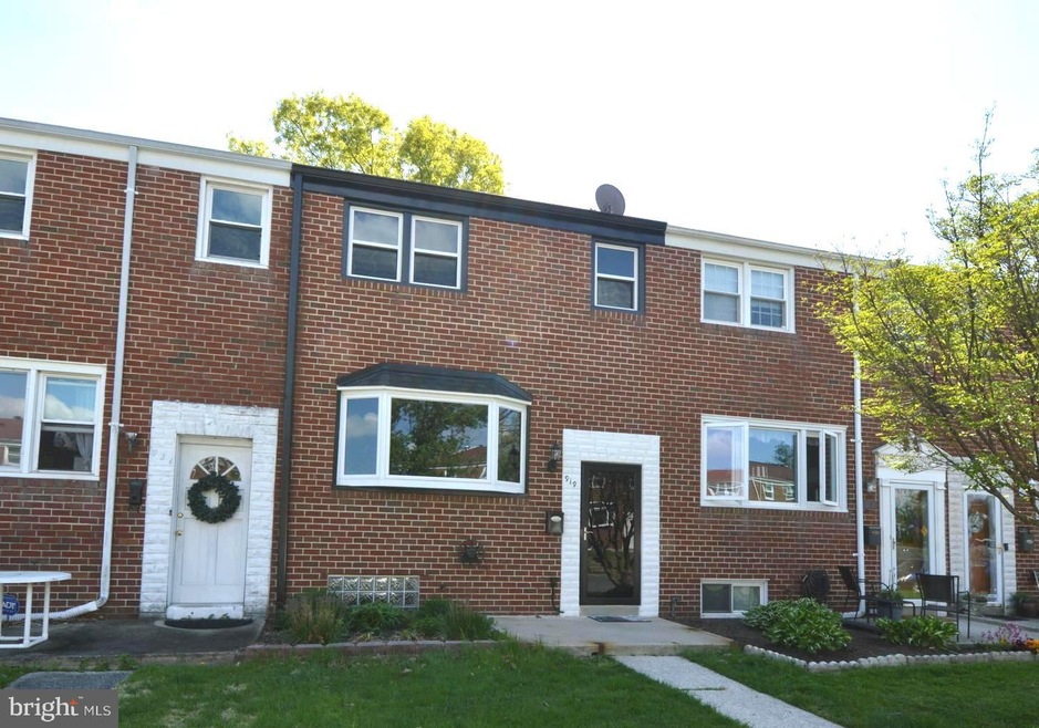 919 Circle Dr, Halethorpe, MD 21227 - photo 1