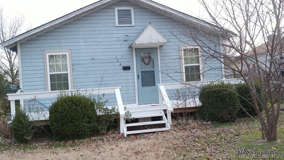 304 McGee St, Eufaula, OK 74432 - photo 1