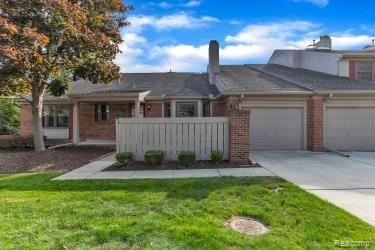 WELCOME home to 7162 Huntcliff