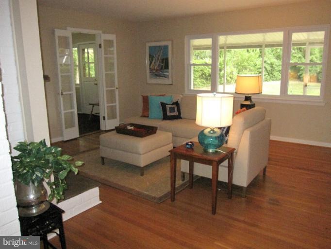 2107 Prices Ln, Alexandria, VA 22308 - photo 1