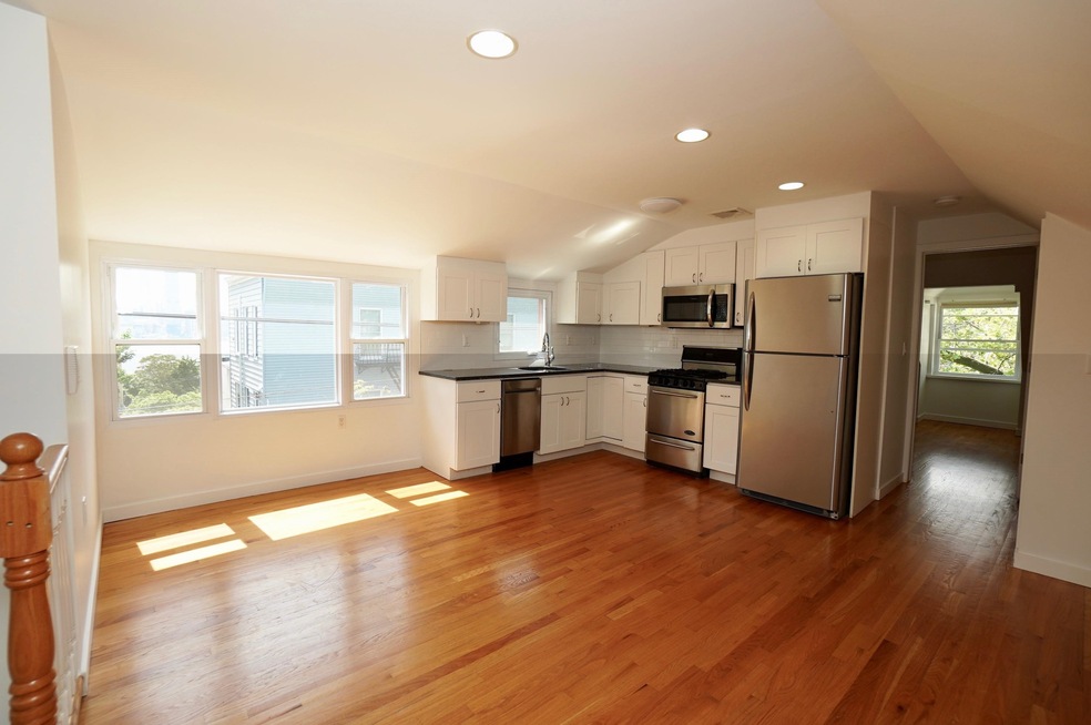 100 Shippen St unit 3, Weehawken, NJ 07086 - photo 1