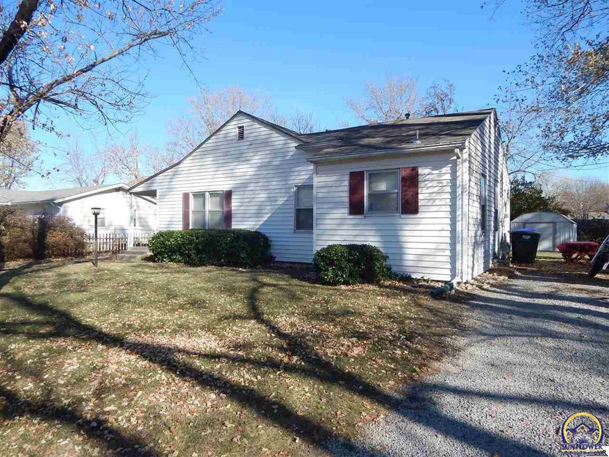 3620 SW Garfield Ave, Topeka, KS 66611 - photo 1