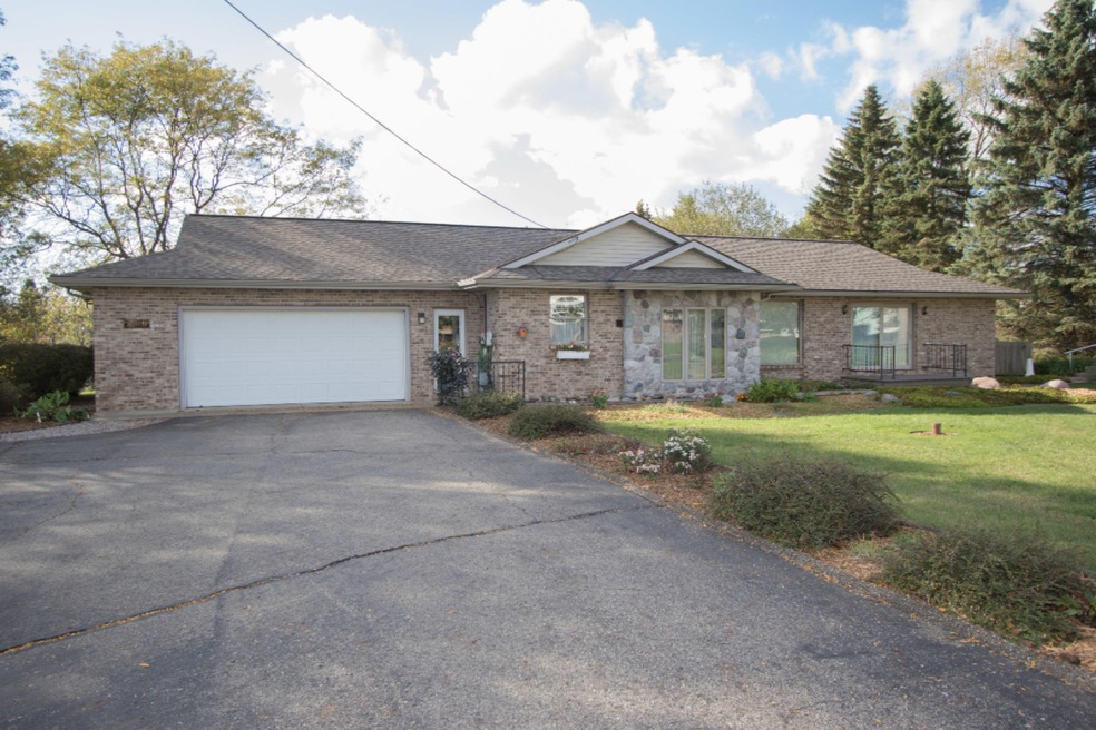 2459_N_Drake_Road-01