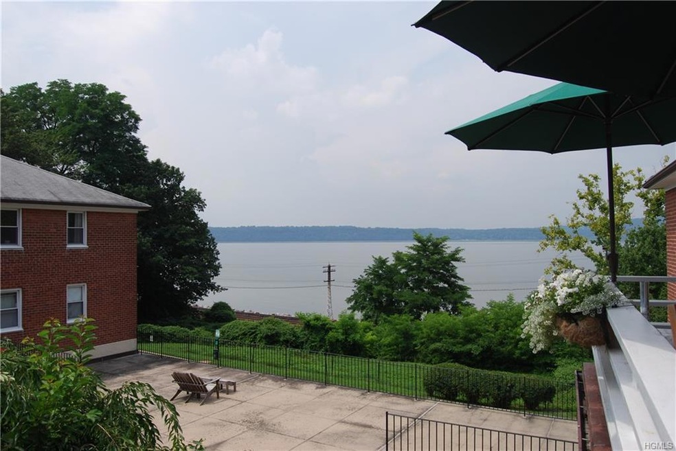 208 S Buckhout St, Irvington, NY 10533 - photo 1