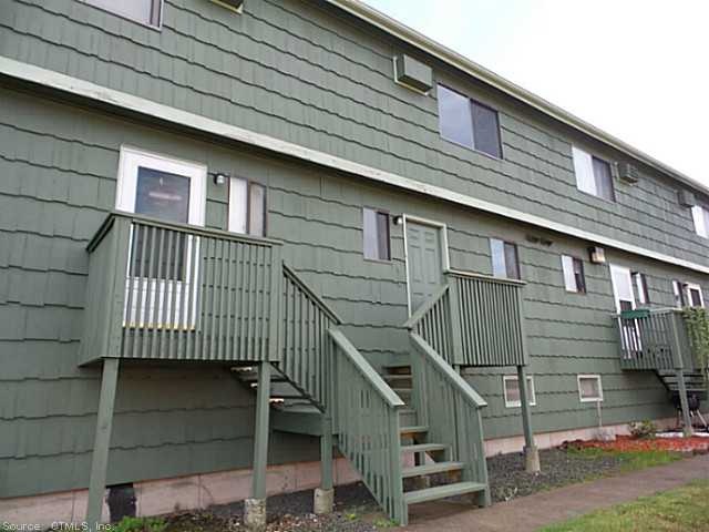 1400 Meriden Rd unit 5-4, Waterbury, CT 06705 - photo 1