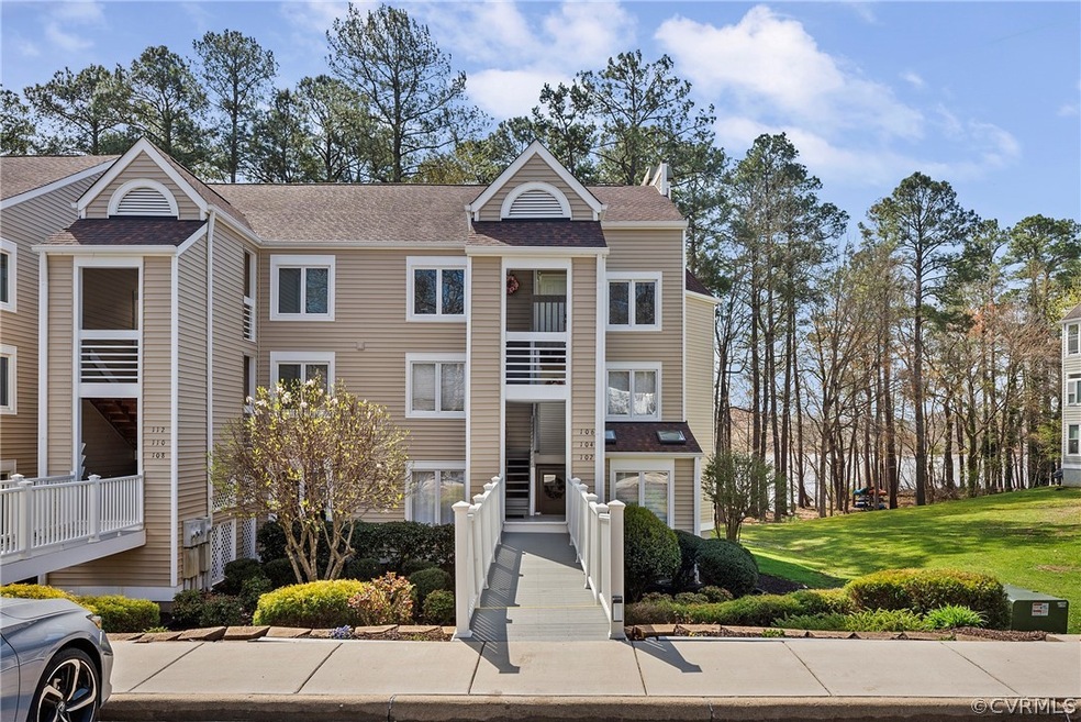 Front of building - unit is top right.