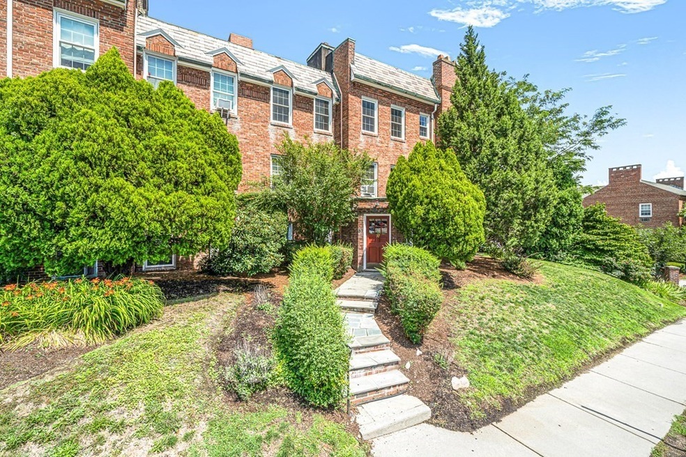 37 Commonwealth Ave unit 32, Chestnut Hill, MA 02467 - photo 1