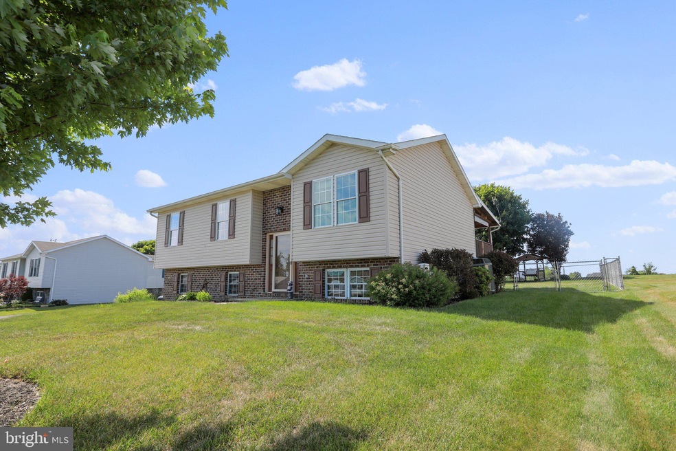 1258 Courtney Dr, Chambersburg, PA 17201 - photo 1