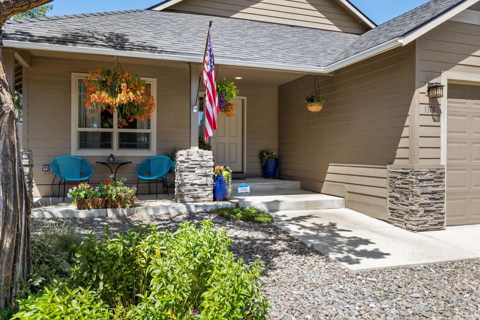 1376 SW 27th St, Redmond, OR 97756 - photo 1