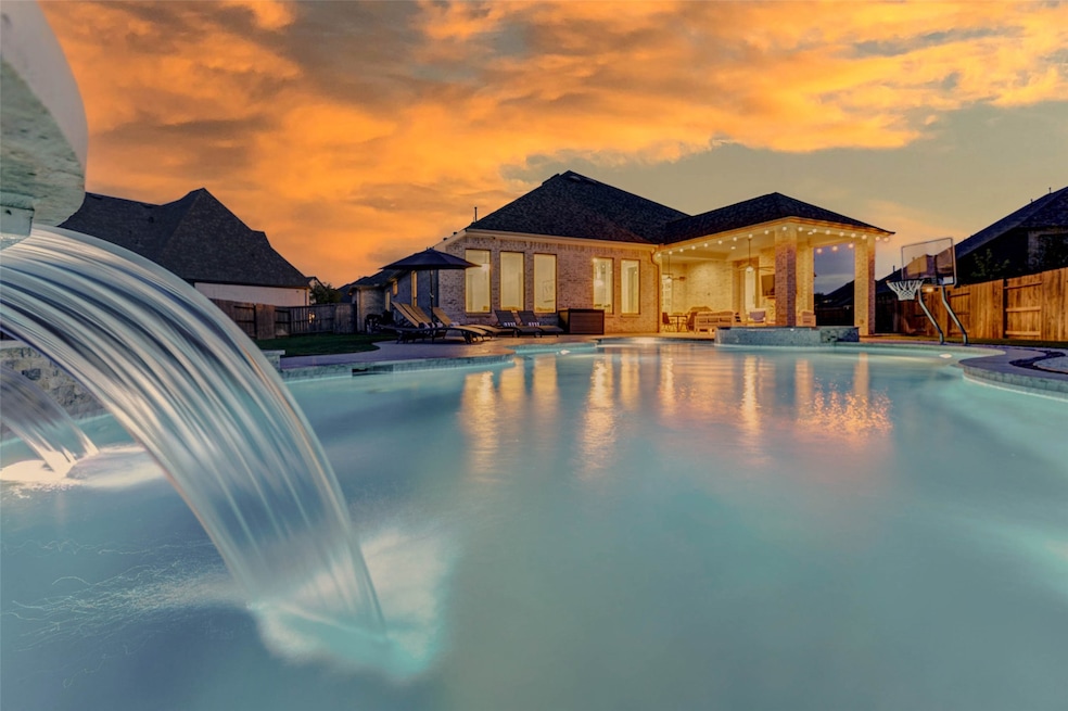 Welcome Home to your very own backyard paradise in