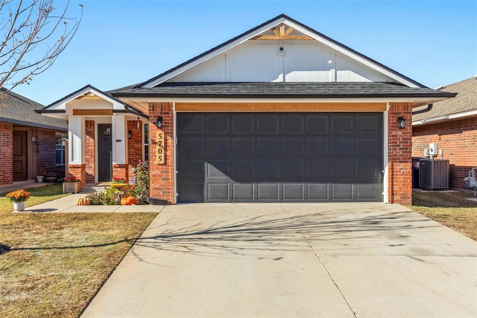 Pending $195,000 • Co-Listing Agent