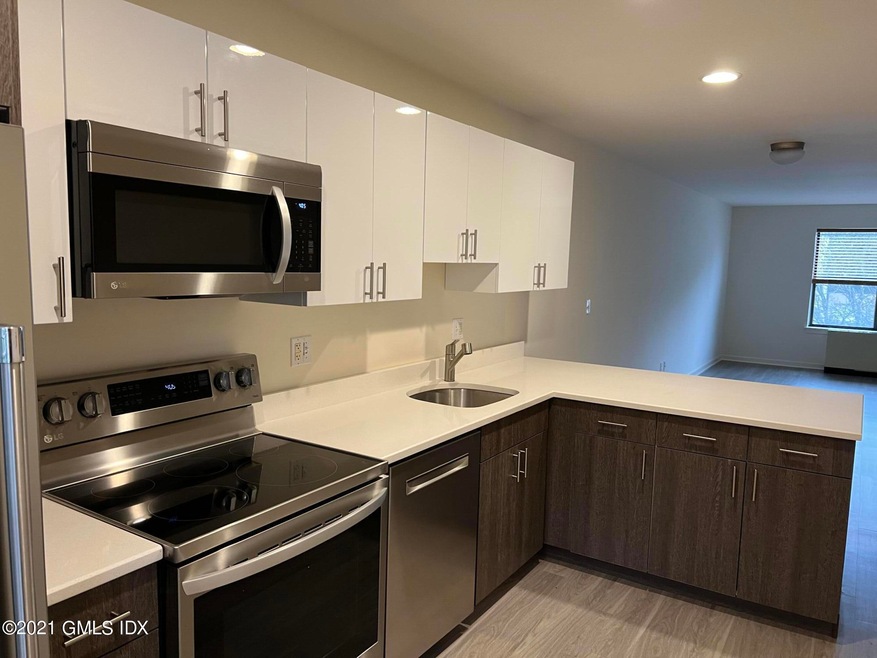 328 Pemberwick Rd unit 5, Greenwich, CT 06831 - photo 1