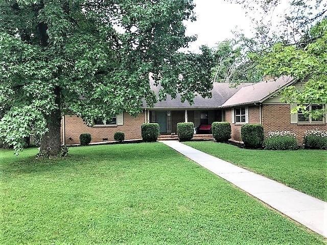 1207 Scottland Dr.  Lot is 139' wide at the street