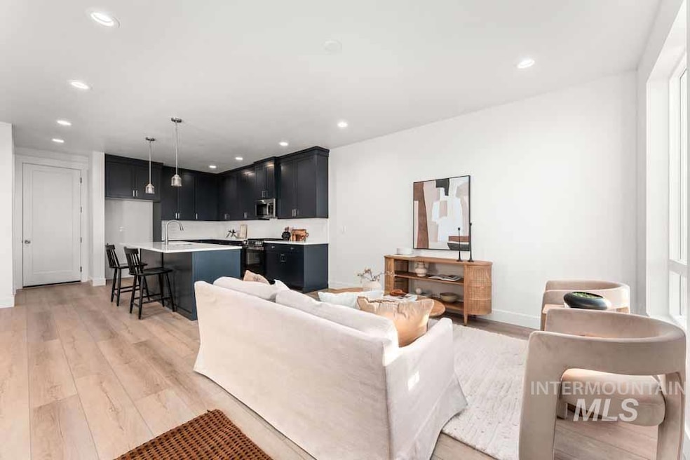 For Sale $588,995 • Co-Listing Agent