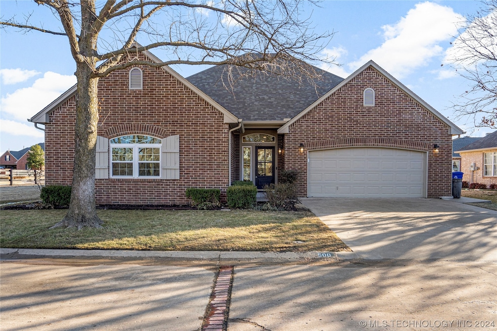 500 N Forest Ridge Blvd, Broken Arrow, OK 74014 - photo 1