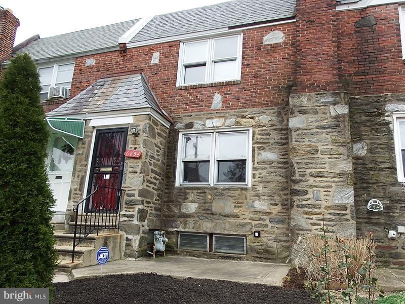 6854 Radbourne Rd, Upper Darby, PA 19082 - photo 1