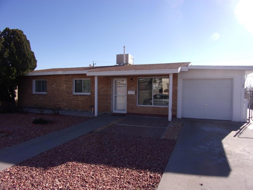 1611 Globe Cir, El Paso, TX 79915 - photo 1