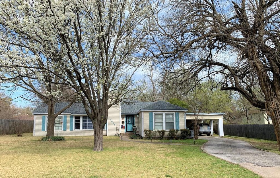 1615 N Shannon St, Sherman, TX 75092 - photo 1