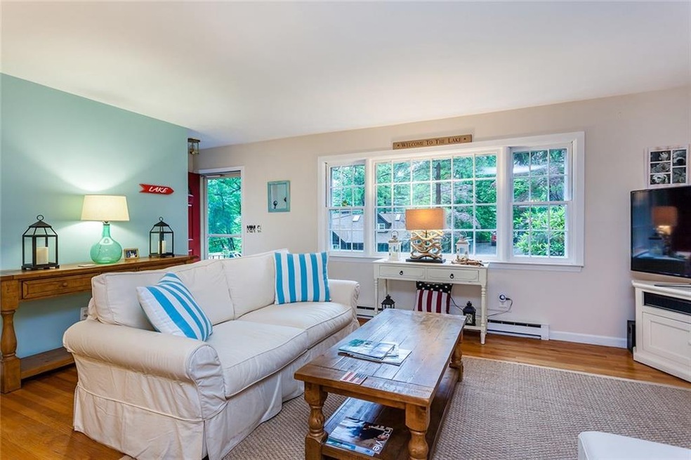 Spacious and Bright living on the beach