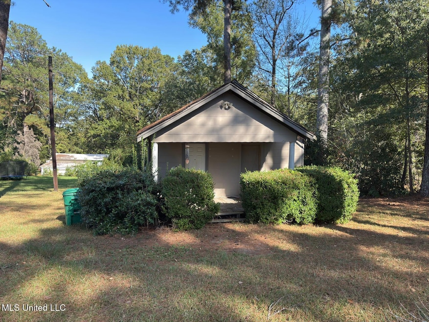 1060 Lake Dockery Rd, Byram, MS 39272 - photo 1