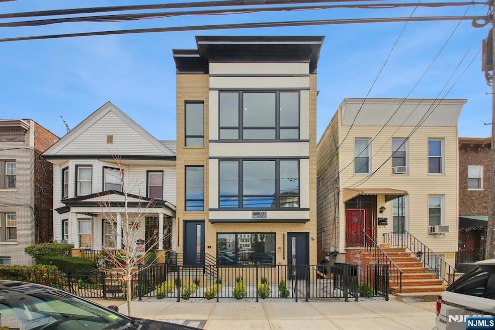 134 Hancock Ave unit 3, Jersey City, NJ 07307 - photo 1