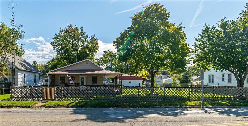 720 N Kickapoo St, Lincoln, IL 62656 - photo 1