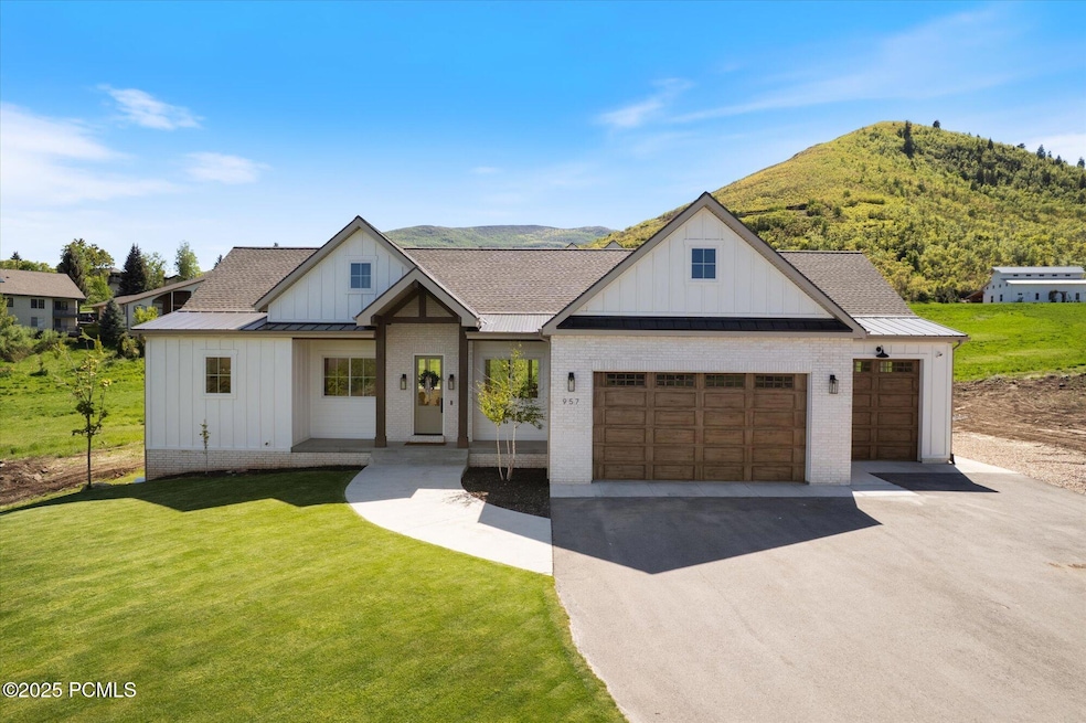 Beautiful Lime Canyon home