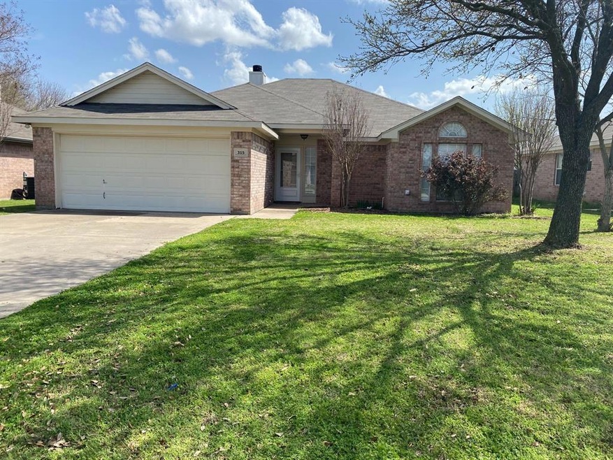 315 Preston Dr, Cleburne, TX 76033 - photo 1