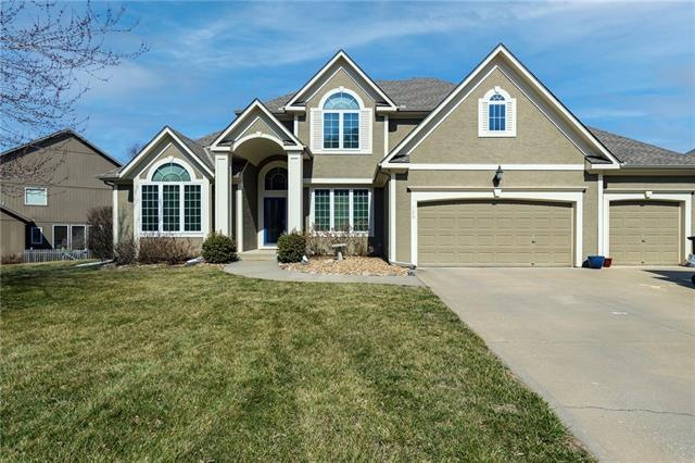 1.5 Story, 3 car garage w built in shelving, level