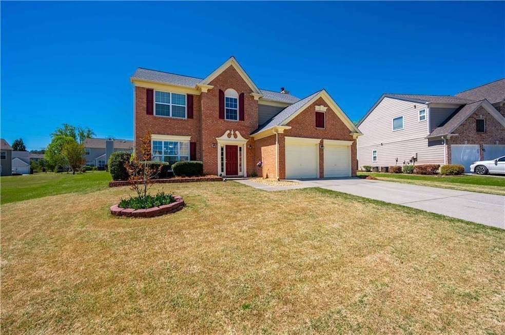 View of front of home featuring a front lawn