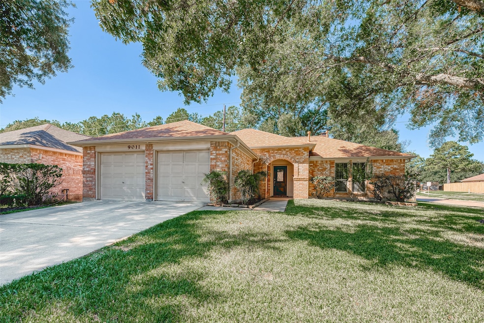 9011 Saratoga Forest Dr, Houston, TX 77088 - photo 1