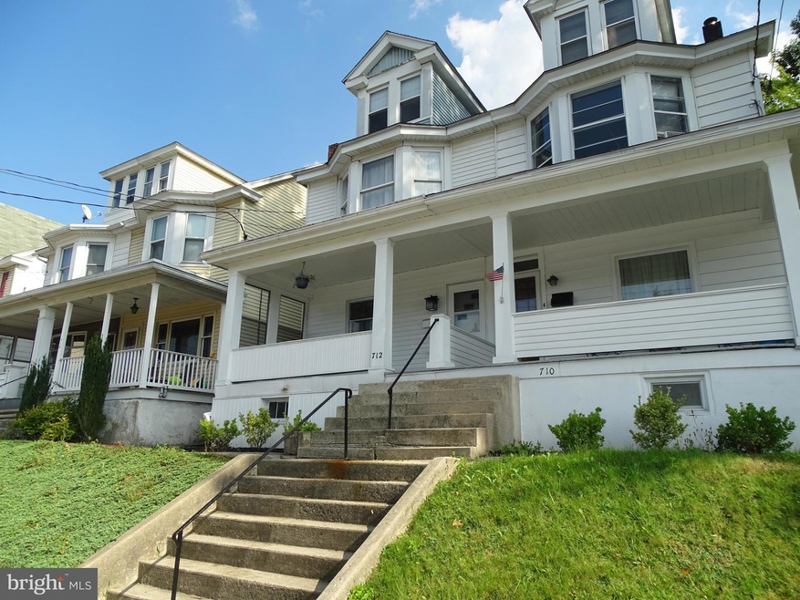 712 E Broad St, Tamaqua, PA 18252 - photo 1